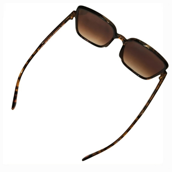 🆕Ladies Oversized Mirrored Sunglasses Retro-Inspired Eyewear UV400 - Picture 3 of 5